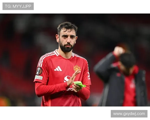 B费庆祝曼联300场出战成就午睡习惯或助高出勤率提升表现